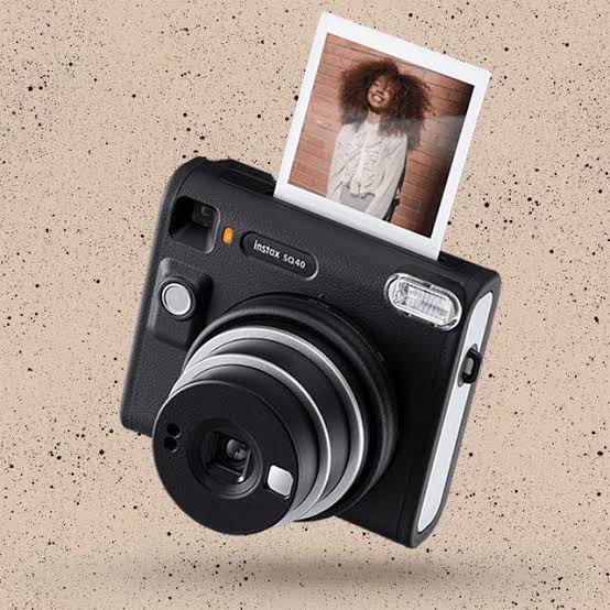 instant camera